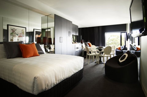 The Cullen Melbourne - Art Series - Accommodation Burleigh 16