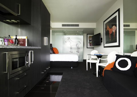 The Cullen Melbourne - Art Series - Accommodation Burleigh 17