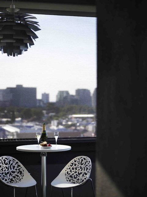 The Cullen Melbourne - Art Series - Accommodation Burleigh 40