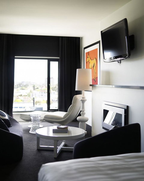 The Cullen Melbourne - Art Series - Accommodation Burleigh 13
