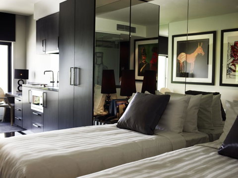 The Cullen Melbourne - Art Series - Accommodation Burleigh 18