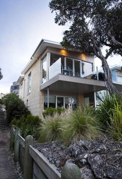 Battery Cove Beach Front Apartment - Accommodation Burleigh 0