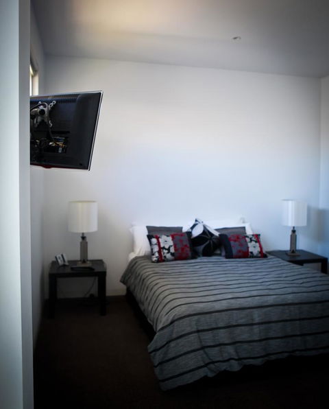 Battery Cove Beach Front Apartment - Accommodation Burleigh 9
