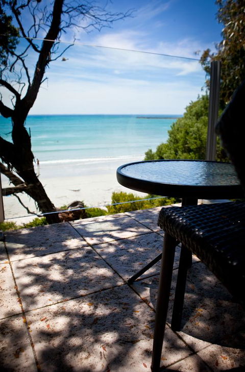 Battery Cove Beach Front Apartment - Accommodation Burleigh 5