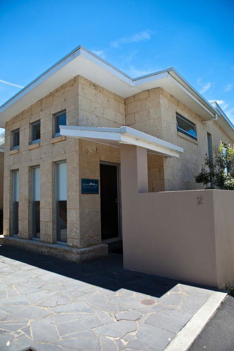 Battery Cove Beach Front Apartment - Accommodation Burleigh 12