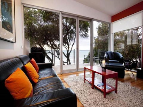 Battery Cove Beach Front Apartment - Accommodation Burleigh 16