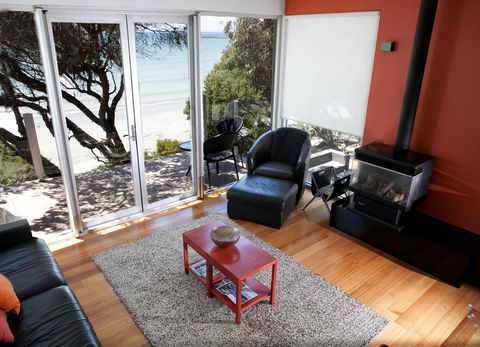 Battery Cove Beach Front Apartment - Accommodation Burleigh 11