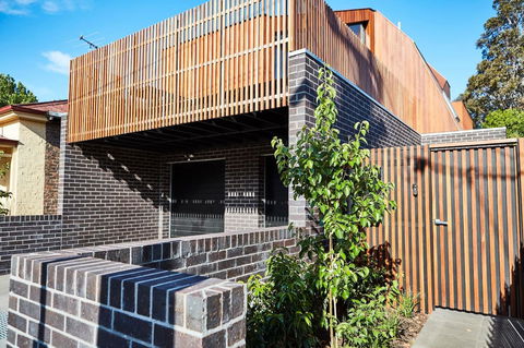 Richmond Â· 3 Level Architecturally Designed Richmond House - Accommodation Burleigh 16