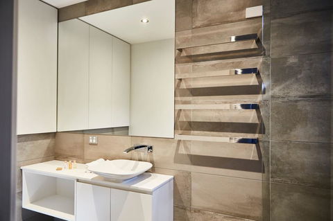 Richmond Â· 3 Level Architecturally Designed Richmond House - Accommodation Burleigh 13