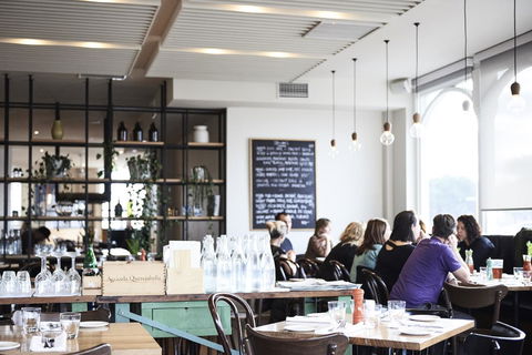 Plough Hotel - Accommodation Burleigh 16