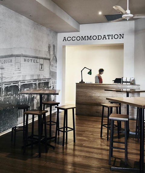 Plough Hotel - Accommodation Burleigh 27