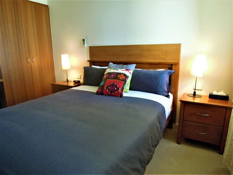 Plough Hotel - Accommodation Burleigh 5