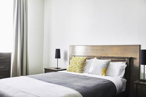 Plough Hotel - Accommodation Burleigh 0