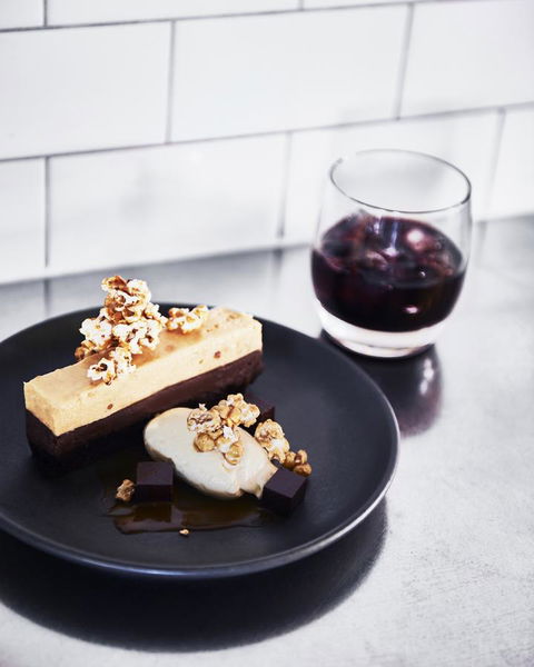 Plough Hotel - Accommodation Burleigh 20