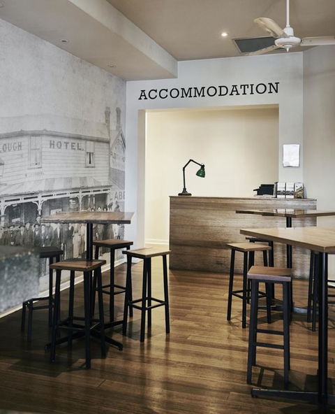 Plough Hotel - Accommodation Burleigh 28
