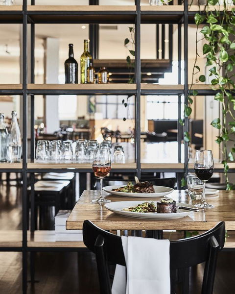 Plough Hotel - Accommodation Burleigh 14