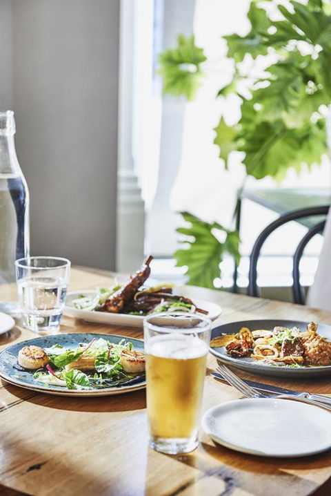 Plough Hotel - Accommodation Burleigh 22