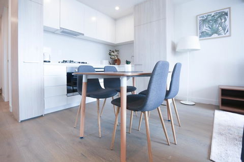Box Hill 2 Bedroom Apt (La Maison) 02 - Accommodation Burleigh 1