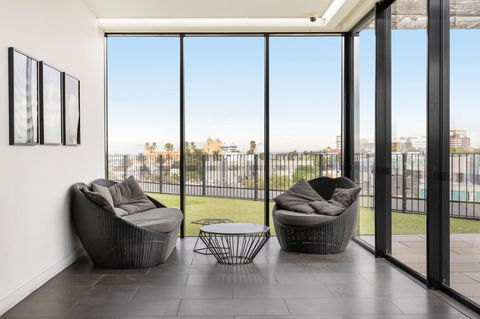 Modern Apartment In The Heart Of St Kilda - Accommodation Burleigh 17