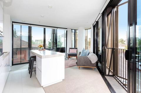Modern Apartment In The Heart Of St Kilda - Accommodation Burleigh 4