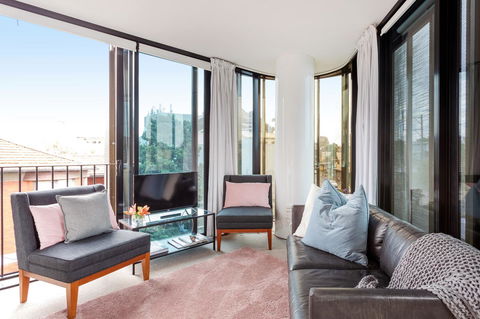 Modern Apartment In The Heart Of St Kilda - Accommodation Burleigh 3
