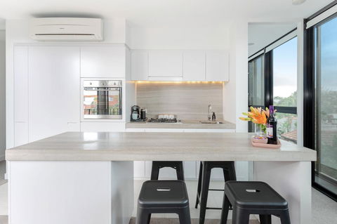 Modern Apartment In The Heart Of St Kilda - Accommodation Burleigh 0