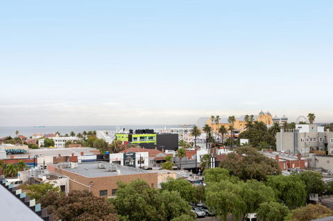Modern Apartment In The Heart Of St Kilda - Accommodation Burleigh 22