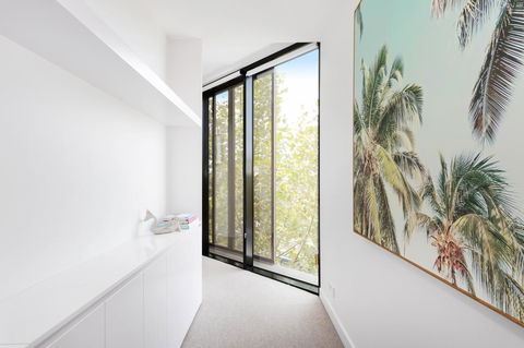 Modern Apartment In The Heart Of St Kilda - Accommodation Burleigh 1