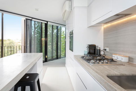 Modern Apartment In The Heart Of St Kilda - Accommodation Burleigh 6