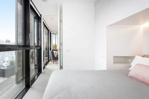 Modern Apartment In The Heart Of St Kilda - Accommodation Burleigh 10
