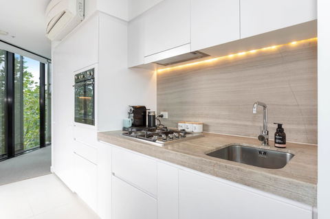 Modern Apartment In The Heart Of St Kilda - Accommodation Burleigh 5