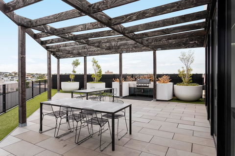 Modern Apartment In The Heart Of St Kilda - Accommodation Burleigh 19