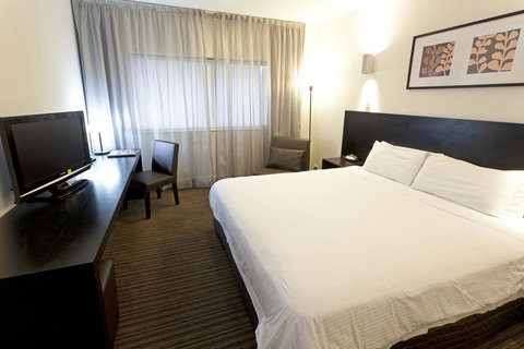 Causeway 353 Hotel - Accommodation Burleigh 5