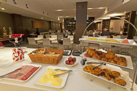 Causeway 353 Hotel - Accommodation Burleigh 16