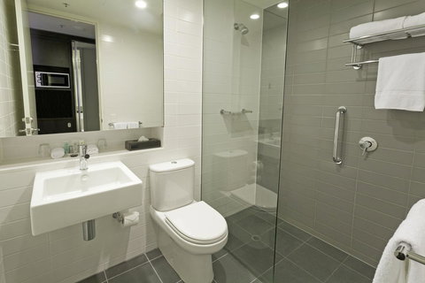 Causeway 353 Hotel - Accommodation Burleigh 2