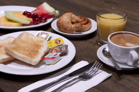 Causeway 353 Hotel - Accommodation Burleigh 19