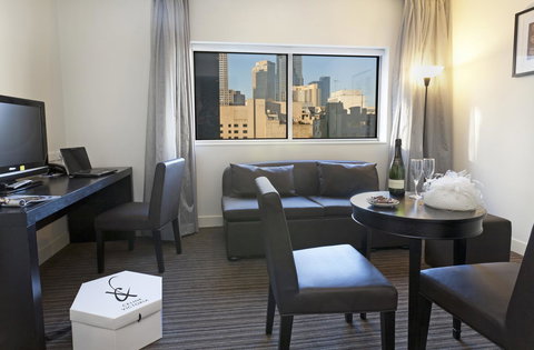 Causeway 353 Hotel - Accommodation Burleigh 36