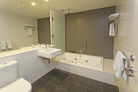 Causeway 353 Hotel - Accommodation Burleigh 35