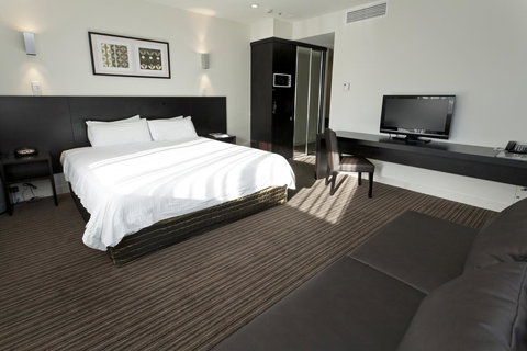 Causeway 353 Hotel - Accommodation Burleigh 8