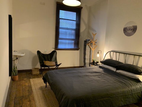 Central Club Hotel - Accommodation Burleigh 2