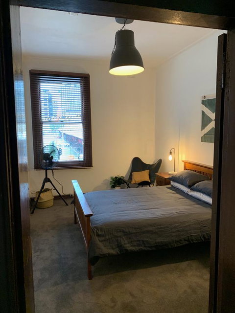 Central Club Hotel - Accommodation Burleigh 7