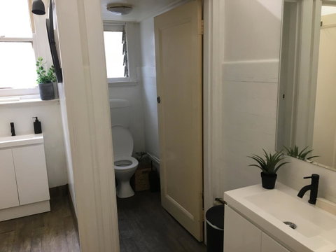 Central Club Hotel - Accommodation Burleigh 22