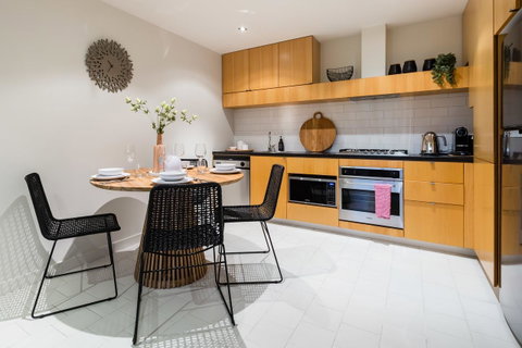 Auguste, Melbourne CBD Private Accommodation With Parking - Accommodation Burleigh 9