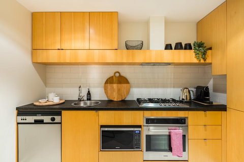 Auguste, Melbourne CBD Private Accommodation With Parking - Accommodation Burleigh 10