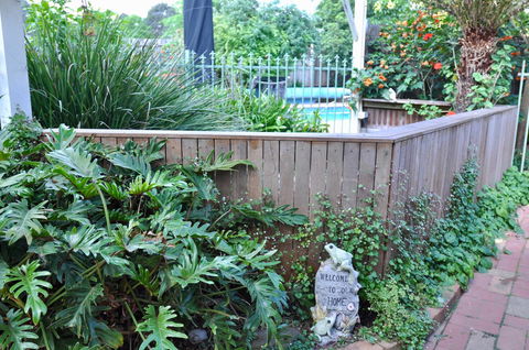 Crimea Retreat - Accommodation Burleigh 25