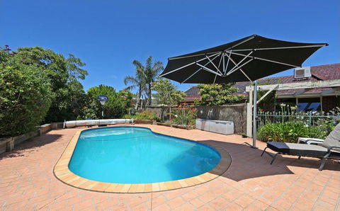 Crimea Retreat - Accommodation Burleigh 0