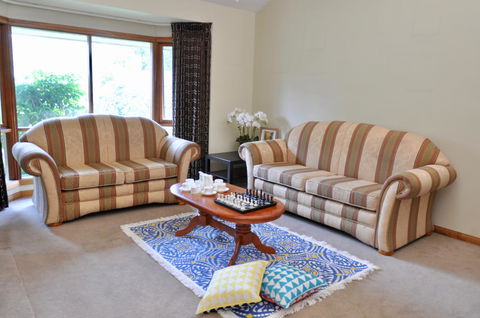 Crimea Retreat - Accommodation Burleigh 6
