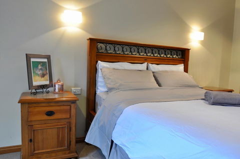 Crimea Retreat - Accommodation Burleigh 7