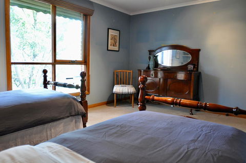 Crimea Retreat - Accommodation Burleigh 22
