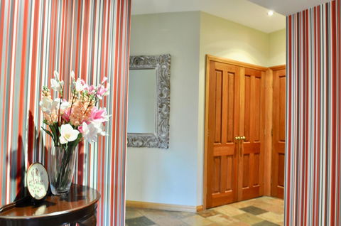 Crimea Retreat - Accommodation Burleigh 4